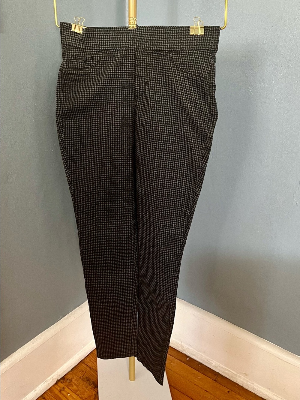New with tags, Nine West pull on pants size 8. Perfect Autumn work pants!